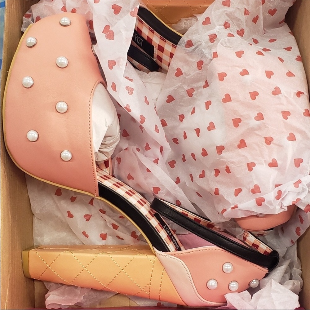 •HP•LAST 1•IRON FIST|NIB|Peaches & Cream Heels • - Picture 2 of 8